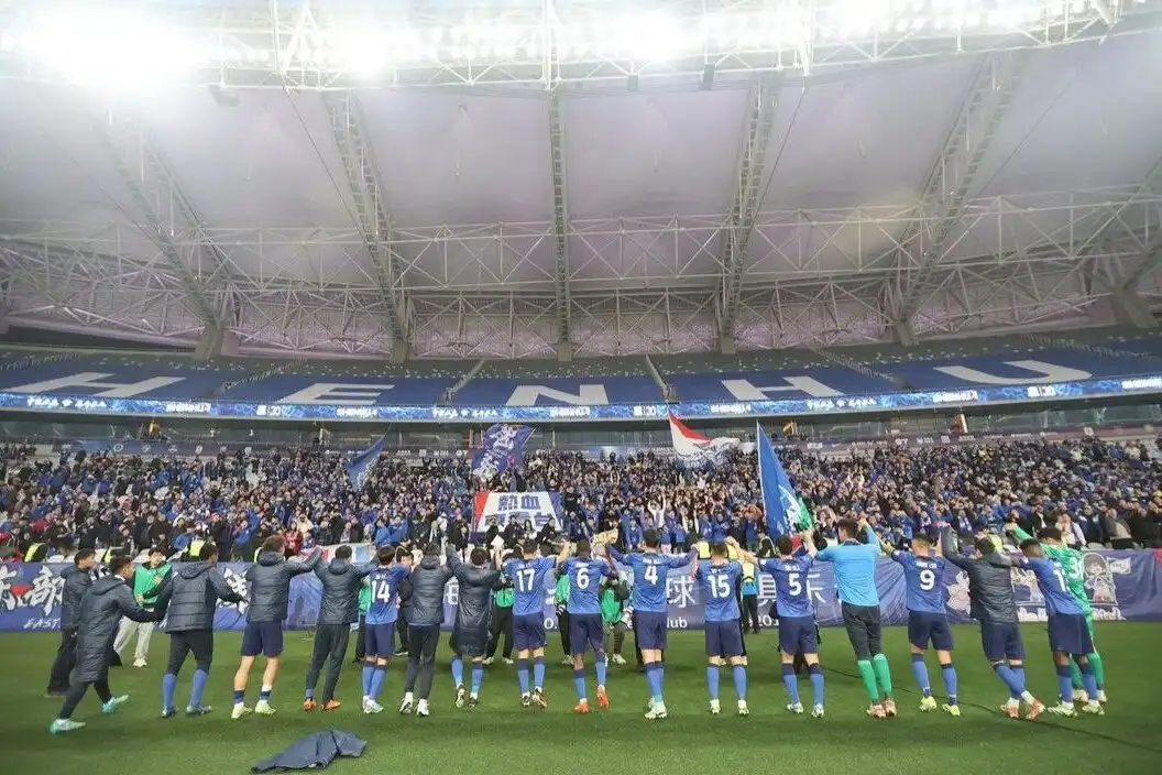 Из футбола в Китае делают культ: Слуцкий рассказал об атмосфере на стадионах в Поднебесной