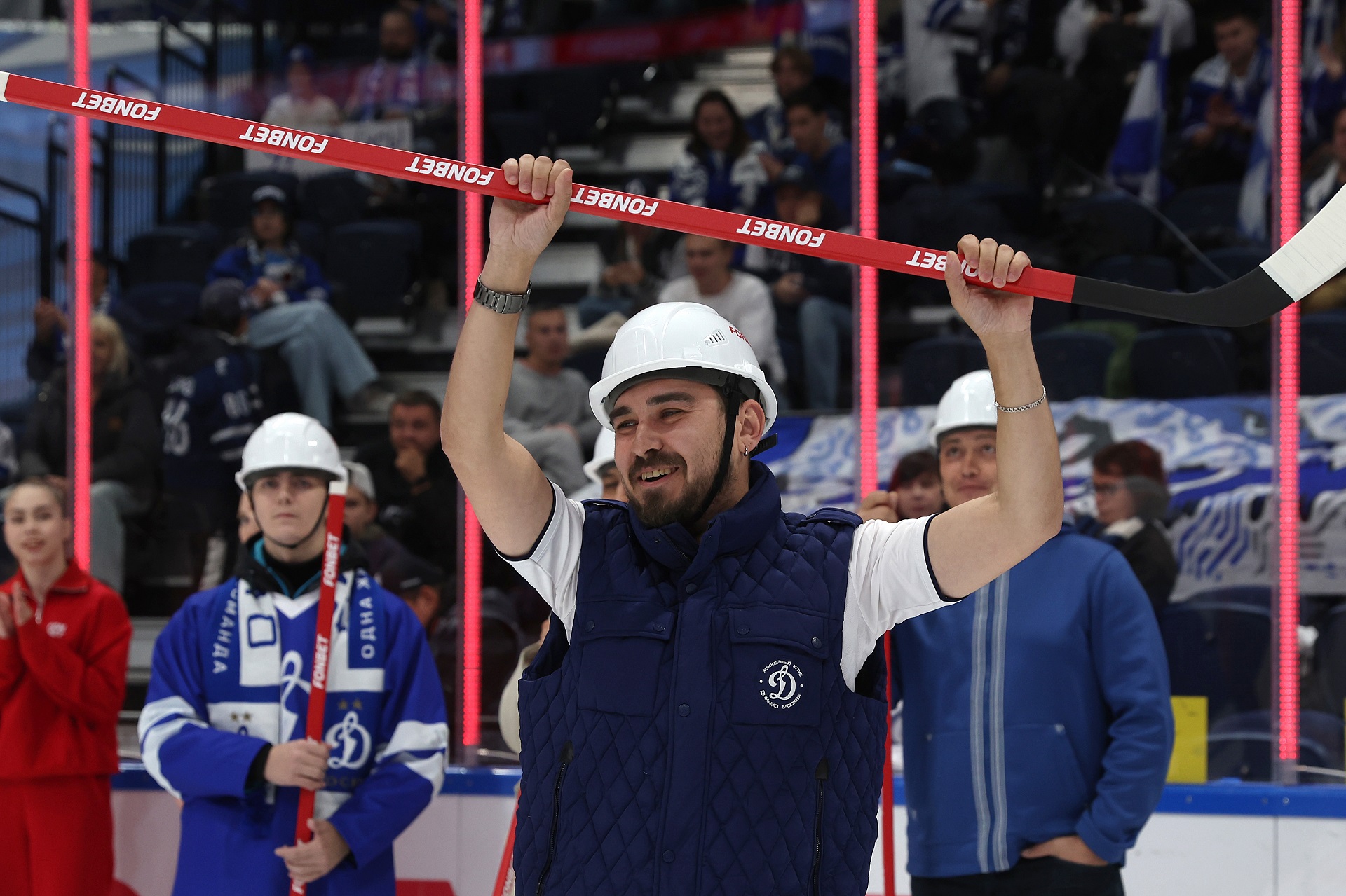 Выиграй Niva Legend на матче «Автомобилист» — «Металлург»!