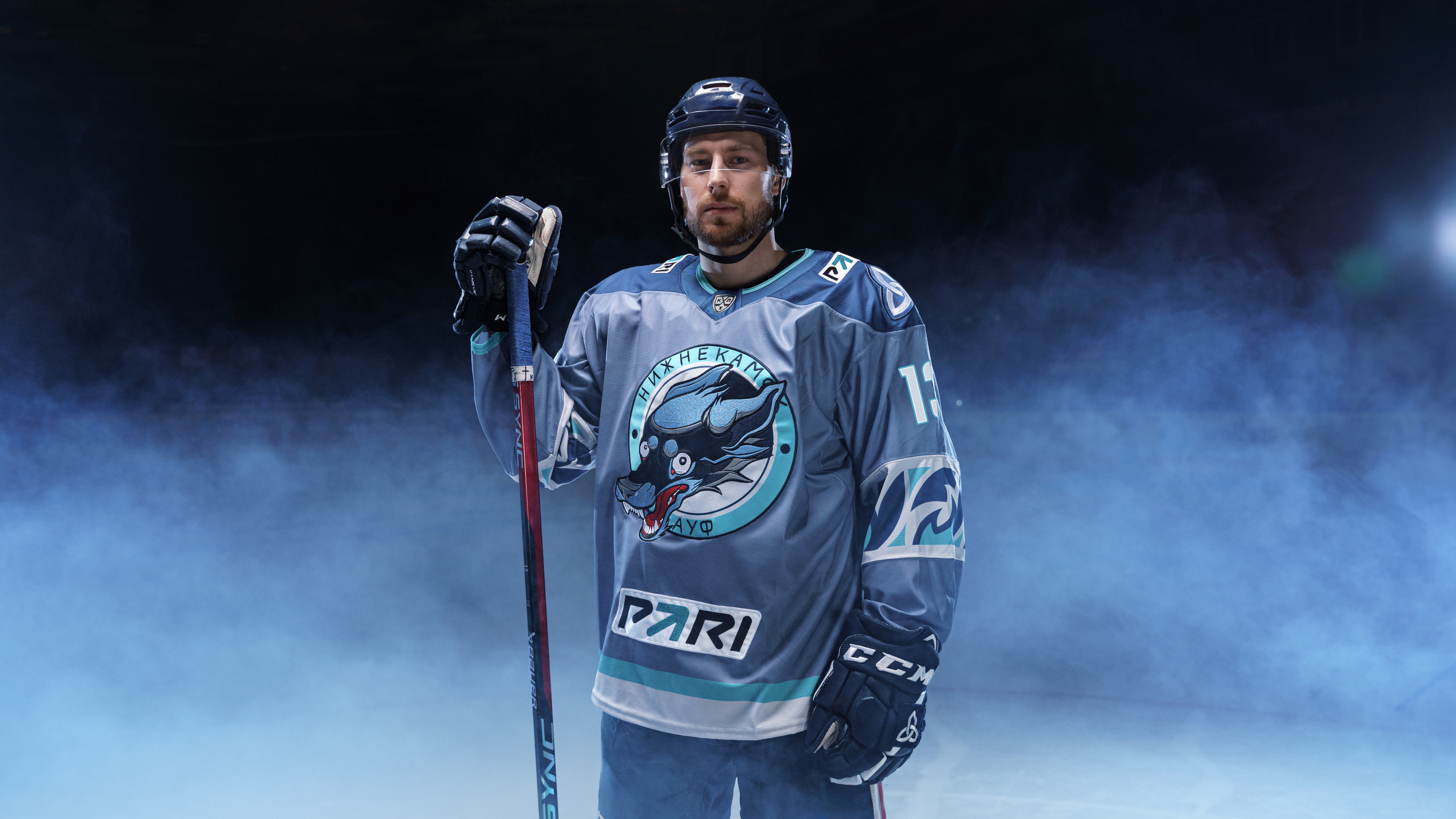 Дерзко и по-пацански. PARI устроила фотосессию для Лукаша Клока в джерси с четким логотипом Нефтехимика